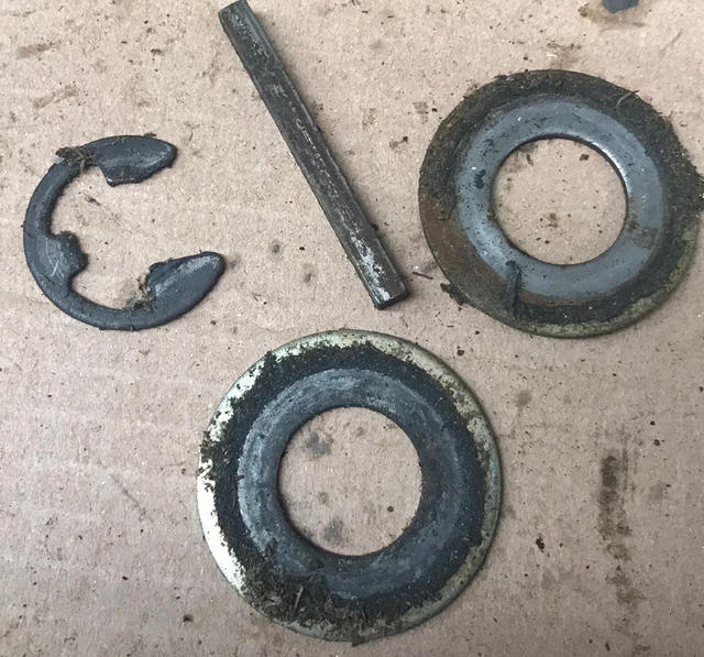 JOHN DEERE L100A Lawn Tractor Key M82401 Washers M123254 Clip R27434