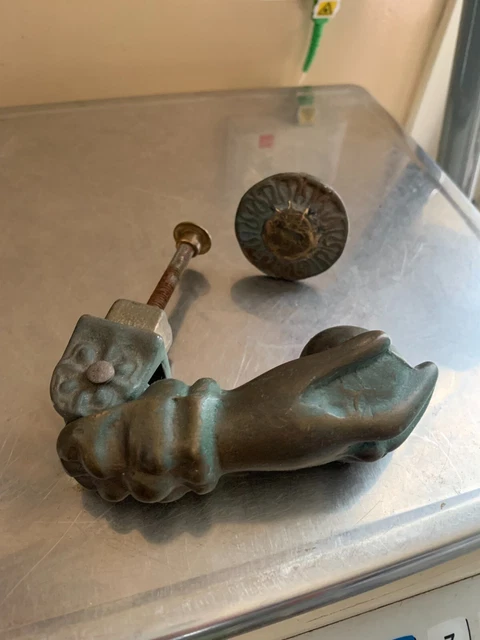 Marteau de porte - Heurtoir - Bronze- Main baguée - XIX°
