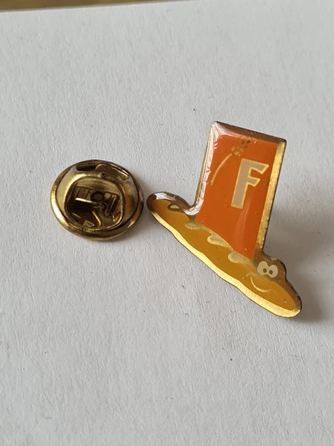 PINS PIN'S PIN Lapel Badge Vintage Collection Pub Logo