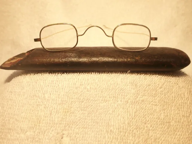 14K Marked Solid Gold 1870'S Thin Rectangle Reading Glasses In A Leather Case