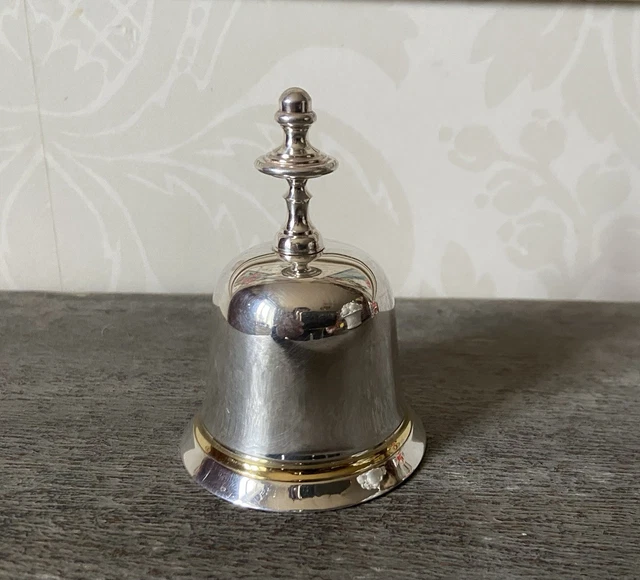 Vente d'une cloche de service du comte et de la comtesse d'Eu – Noblesse & Royautés