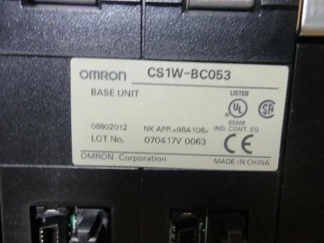 OMRON PLC backplane usato CS1W-BC053