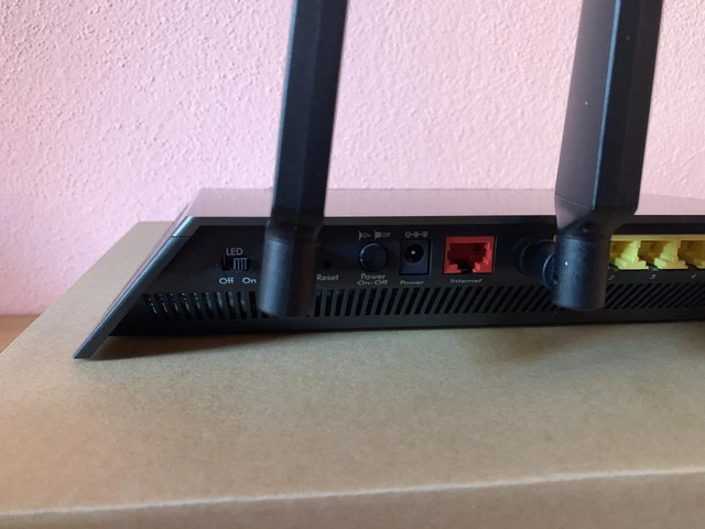 Modem router Netgear Nighthawk D7000 come nuovo 3