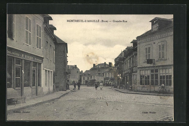 CPA Montreuil-l'Argillé, Grande-Rue, street view