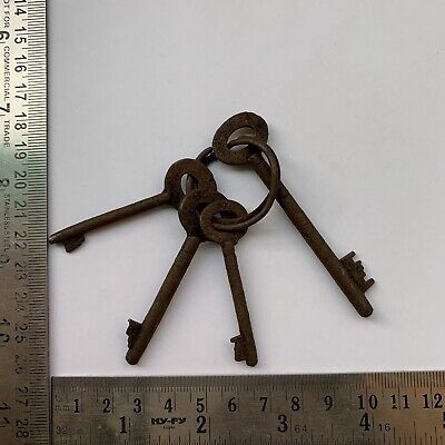 iron padlock lock Ornate rustic key , 4 Pieces.