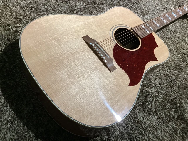 Gibson: Hummingbird Studio Walnut Antique Natural MCSSHSWLAN 2022