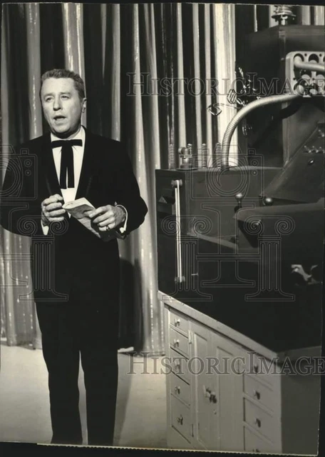 1962 Press Photo Host George Gobel on "The Roy Rogers and Dale Evans Show"