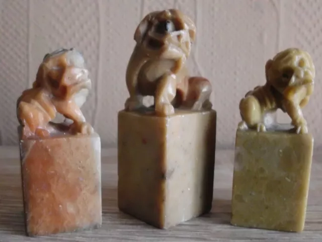 3 Hunde Speckstein alt Pho Foo Wächter China Marmor Glücksbringer Sammlung