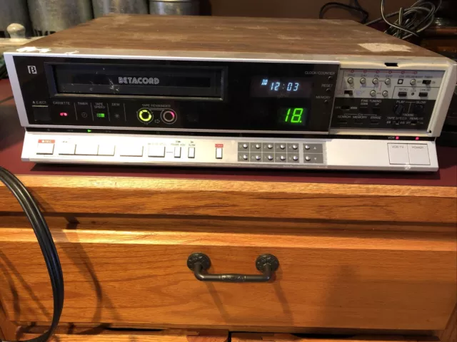 Sanyo Betacord VCR 4750. Beta. Plays But Picture Tracking Is Off Please See Pics