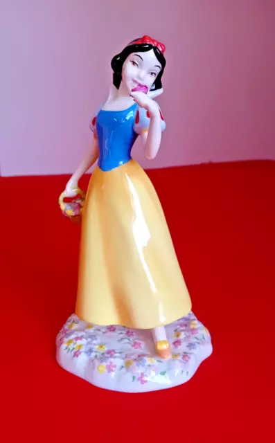 Royal Doulton Disney Princesses Snow White 18545 Showcase Collection.