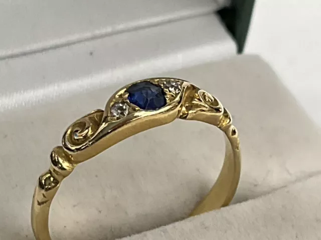 Excellent Vintage 18ct Gold, Diamond & Sapphire Ring, Marked 18ct, Made c.1950’s