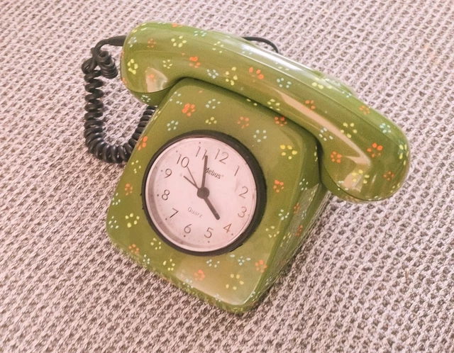 Stylische Handmade Uhr Wecker im DDR Retro Wählscheibentelefon Telefon Tischuhr