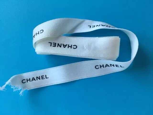 Chanel Band Geschenkband Schleife weiß seidig, 63 cm lang, 1,4 cm breit