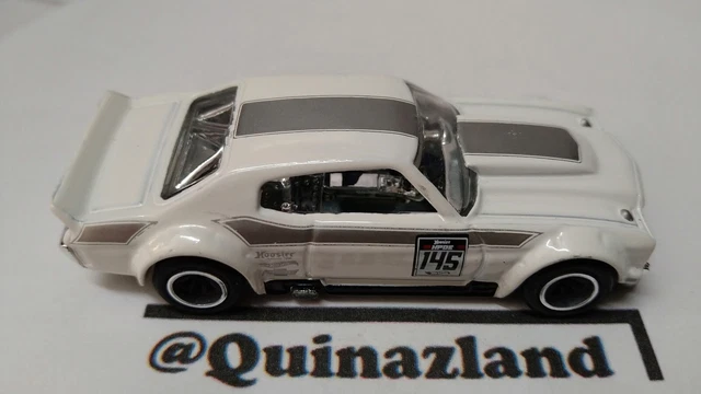 Hot Wheels 2016 track day 70 chevy chevelle  (A23)