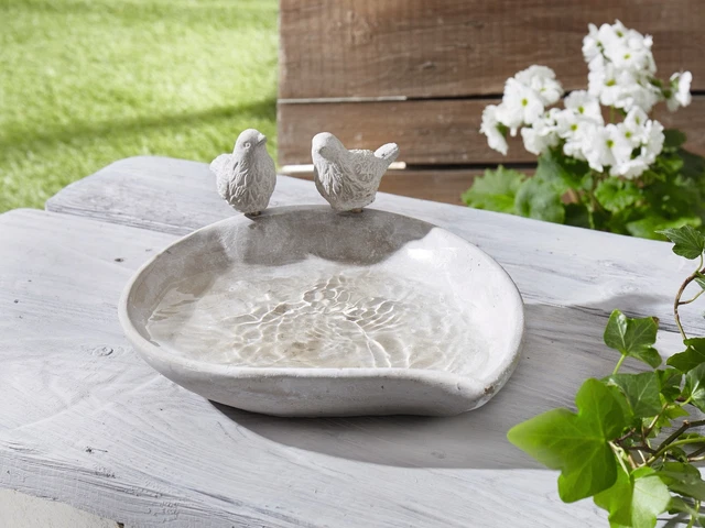 Vogeltränke "Piepmatz",trendige Betonoptik,aufwändig gearbeitet,Zement,Garten