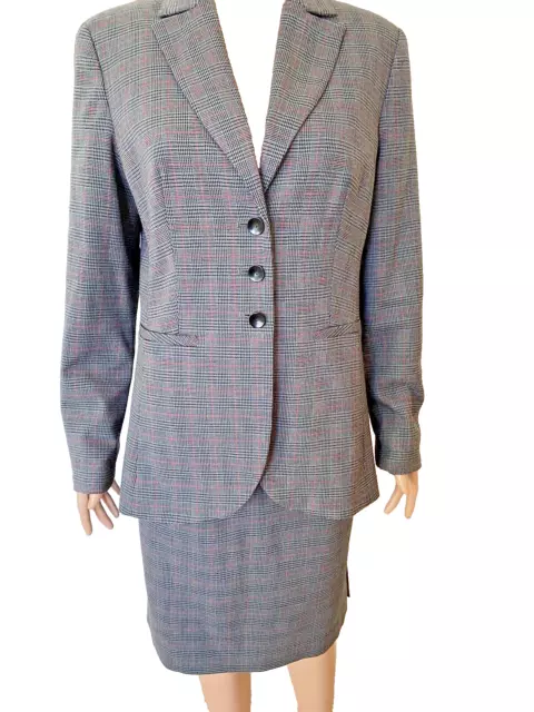 LARRY LEVINE CLASSICS Glen Plaid Skirt Suit Size 10 - Excellent