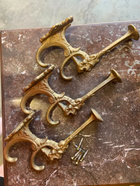 RR4011 Roaring Lion Head Hat & Coat Hangers Screws Painted Gold