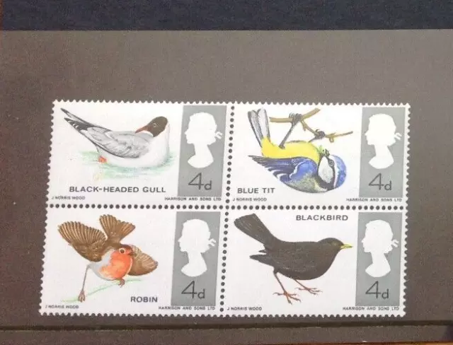 GB 1966 MNH Birds on Stamps Gulls Robins Blue Tit Blackbirds  Block. Free UK P&P