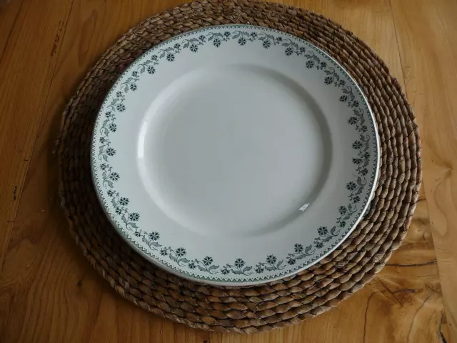 Plat  MOULIN DES LOUPS ET HAMAGE MODELE GEORGETTE rond