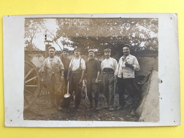 Carte Postale Photo Guerre 1915 MILITAIRES SOLDATS Uniforme du 124ème Régiment