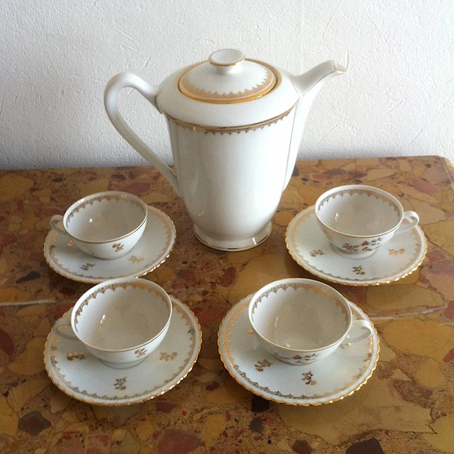 Un service à café en porcelaine de Sèvres, XIXème siècle - Biron