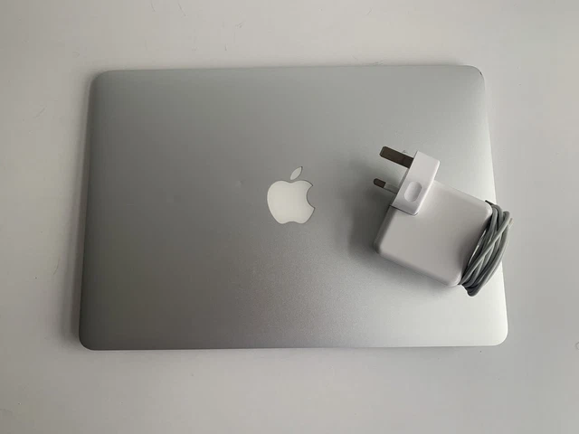 MacBook Air 13inch 2015, 1.6GHz Dual Core i5, 8GB RAM, Intel HD Graphics, Used