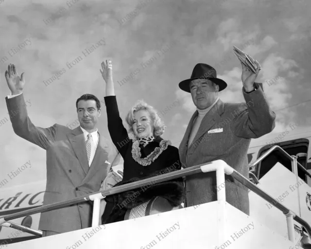 8x10 Print Joe Dimaggio Marilyn Monroe Candid Exiting Airplane #JDBT