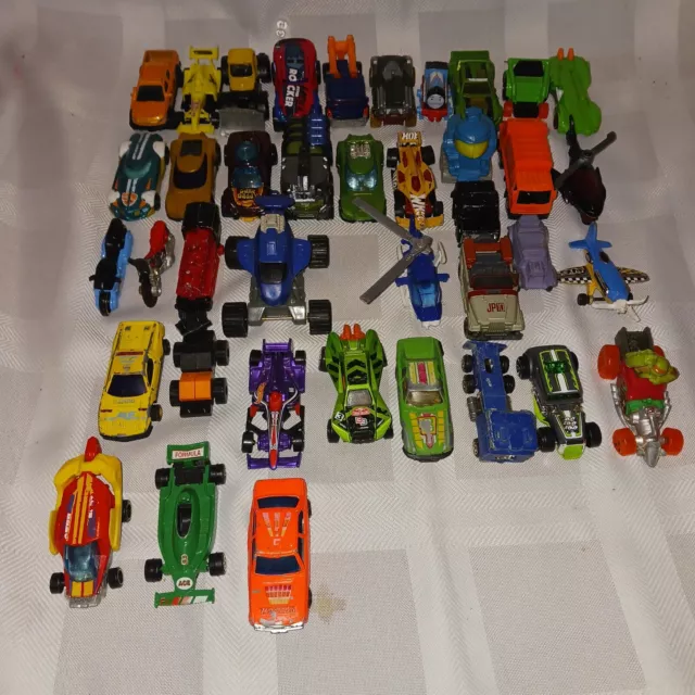 Lot of 39 Vintage to Now Hotwheels Matchbox Cars