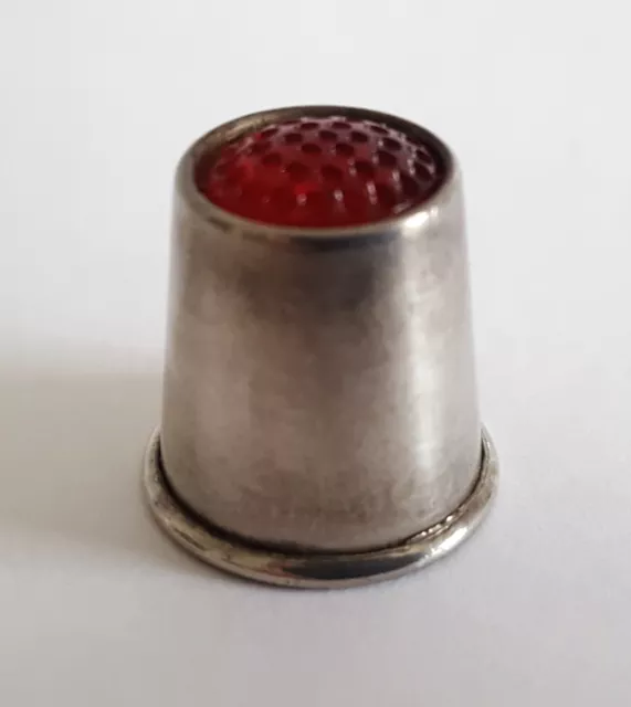 Alter 925er  Silber Fingerhut / Thimble mit rotem Glasstein um 1900