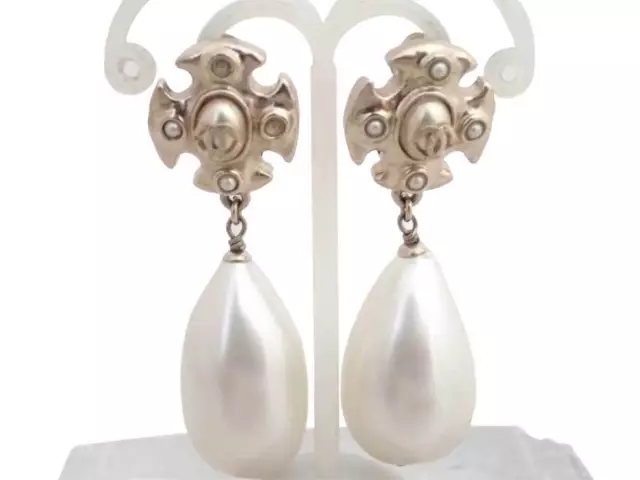 Auth CHANEL CC Logo Pearl Drop Clip On Earrings Silver Used from Japan F/S