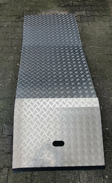 Alu Rollstuhlrampe, dreiteilige Türschwellenrampe.