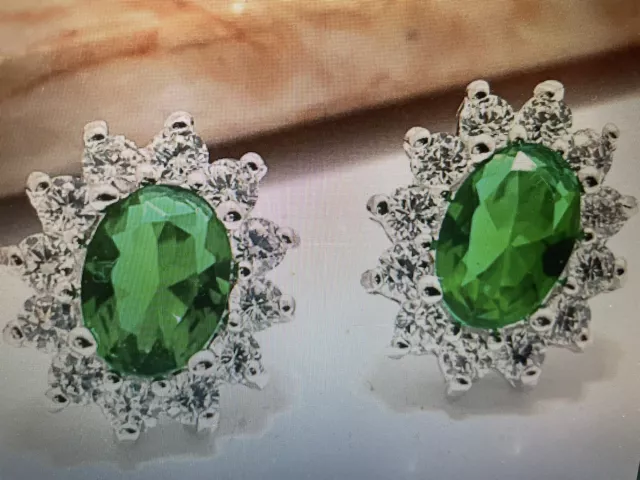 18k White Gold & Fine Jewelry Bronze 4.0 ctw Emerald Crystal & White Crystal 