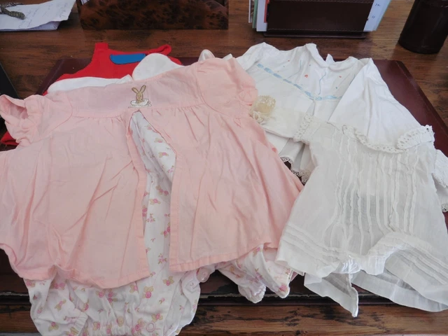 Lot De Vetements Pour Poupees Et Baigneurs