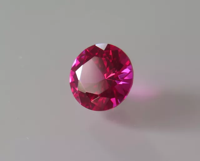 SAPHIR VERNEUIL ROSE INTENSE 3 mm et 0,14 ct  qualité joaillerie  IF