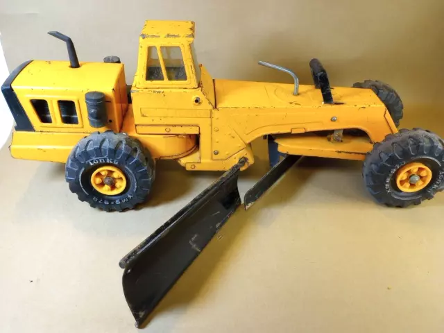 Vintage Mighty Tonka Road Grader.  1970s.  Used.  Pressed Steel. 2