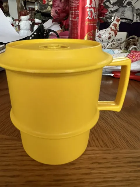 Vintage TUPPERWARE 1312-25 Stackable Coffee Mug Cup Yellow W/ Lid