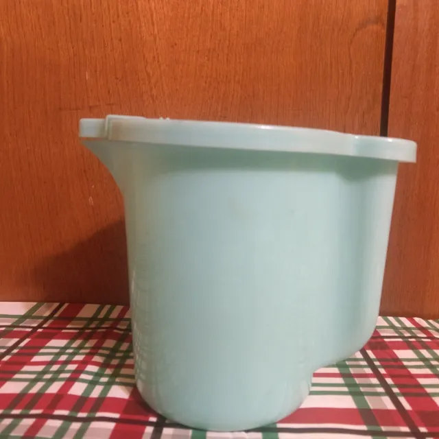https://www.picclickimg.com/B6IAAOSwqeVj3w~l/Vintage-Tupperware-Aqua-Cream-Pitcher-with-Matching-Lid.webp