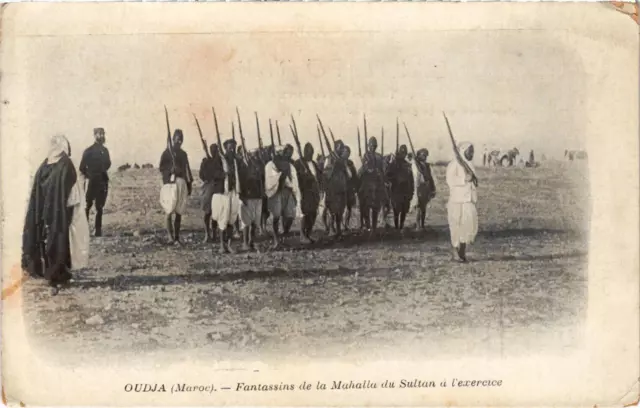 CPA AK MOROCCO OUDJA - Fantassins of the Mahalla of the Sultan in Exercise (93196)