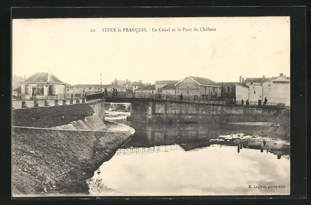 CPA Vitry-le-Francois, Le Canal et le Pont de Châlons