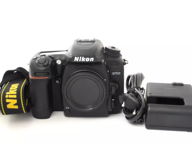 Nikon D7500 Digitalkamera mit 1.900 Auslösungen Gewährleistung 1 Jahr