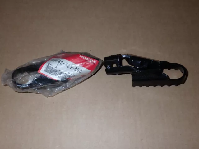 Honda CR250 1992 NOS OEM Footpeg SET 50616-KZ3-860 50642-KZ3-860