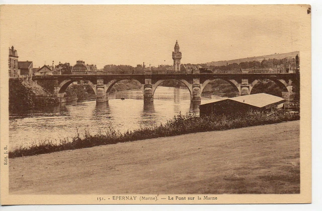 EPERNAY - Marne - CPA 51 - Péniches - Pont sur la Marne - Bateau Lavoir