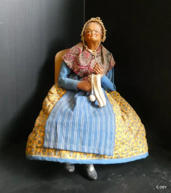 SANTON DE PROVENCE HABILLE ANCIEN SIMONE JOUGLAS FEMME ASSISE avec ouvrage