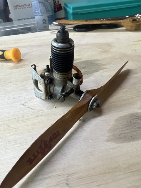 Vintage mel anderson royal baby spitfire .45 model tether line engine Prop Incl Vintage mel anderson royal baby spitfire .45 model tether line engine Prop Incl