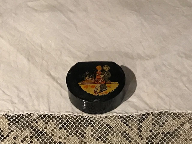 ANCIENNE BOÎTE À timbres en carton bouillie décor Chinois déposée AB fin 19ème. EUR 20,00