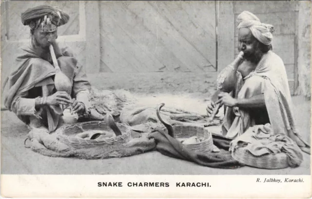 PC PAKISTAN, SNAKE CHARMERS KARACHI, Vintage Postcard (b43252)