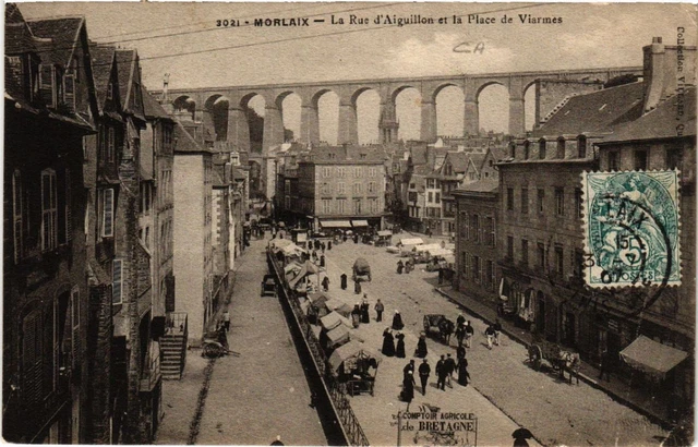 CPA MORLAIX - La Rue d'Aiguillon et la Place de Viarmes (457836)