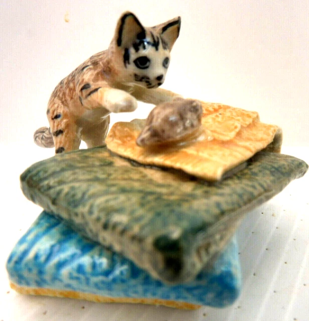 KLIMA K964 Miniature statuette en porcelaine - CHAT SUR SERVIETTES N° 01 CAT