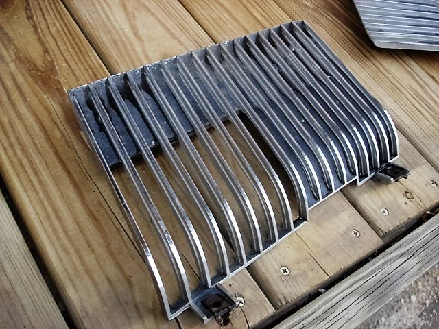 Nice 1970 buick riviera front bumper front lower grille RH