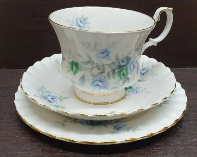 Royal Albert - Inspiration – Trio Tea cup Saucer and plate - Excellent